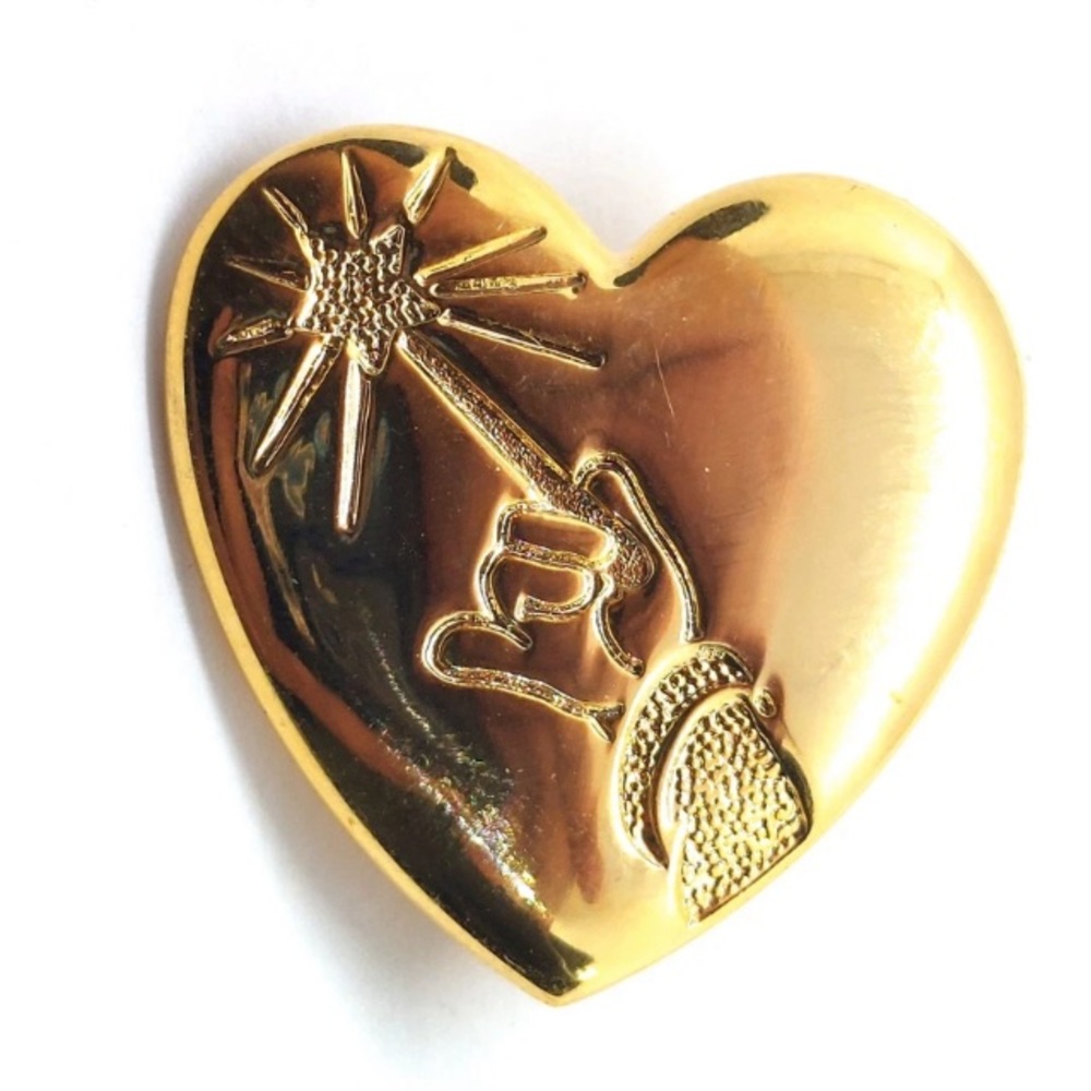 Vintage Disney Micky Wand Club Gold Heart Brooch